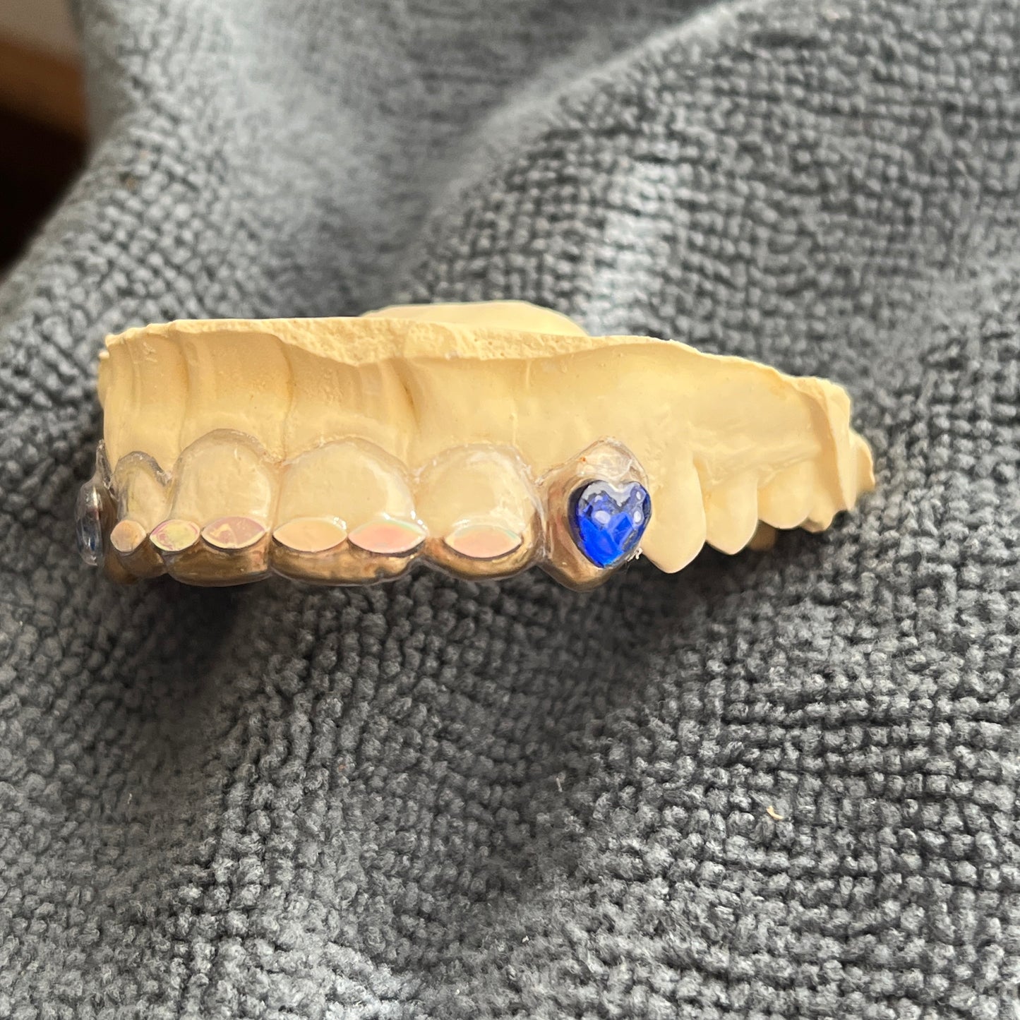 GALAHKDIK AURA™ Golden Sapphires Tooth Adornment Maxillary